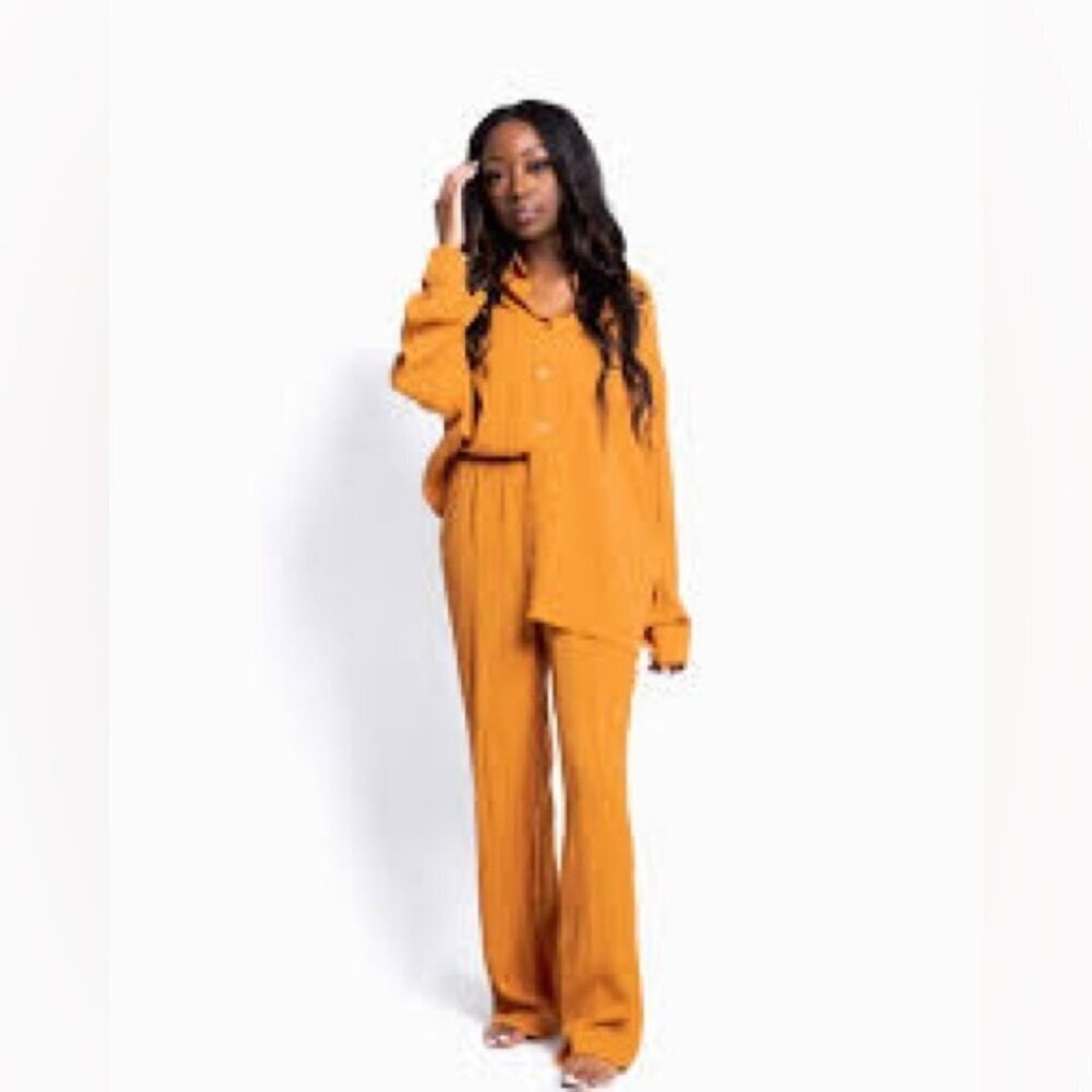 Salanta Orange Two-Piece Lounge Set Women’s Medium Button-Up Shirt & Pants